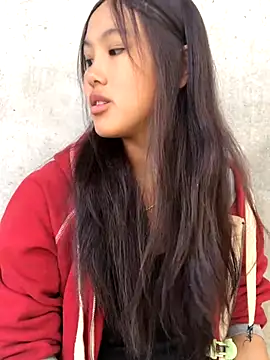 Mai lovely online show from 7, 11, 2025