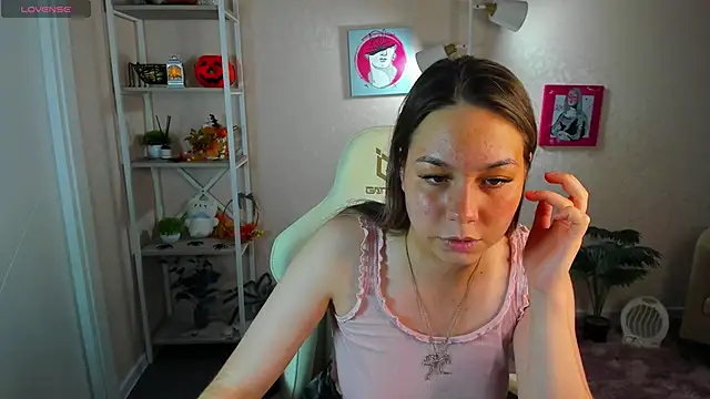 Al1ice Moures online show from 21, 11, 2025