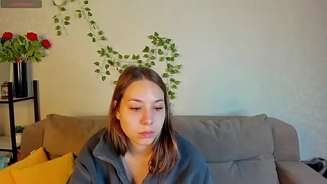 Al1ice Moures online show from 28, 11, 2025