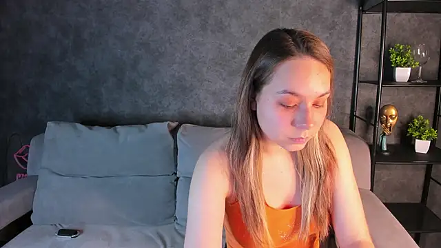 Al1ice Moures online show from 15, 10, 2025