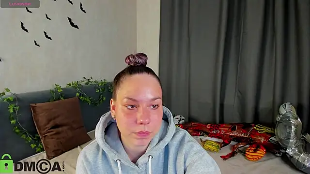 Al1ice Moures online show from 30, 10, 2025