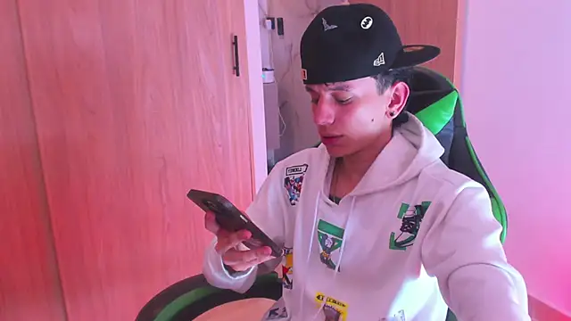 Skinny batman online show from 19, 11, 2025