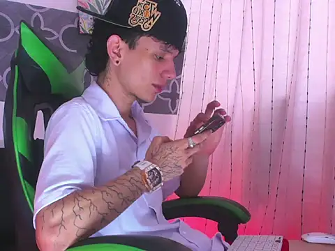 Skinny batman online show from 4, 12, 2025