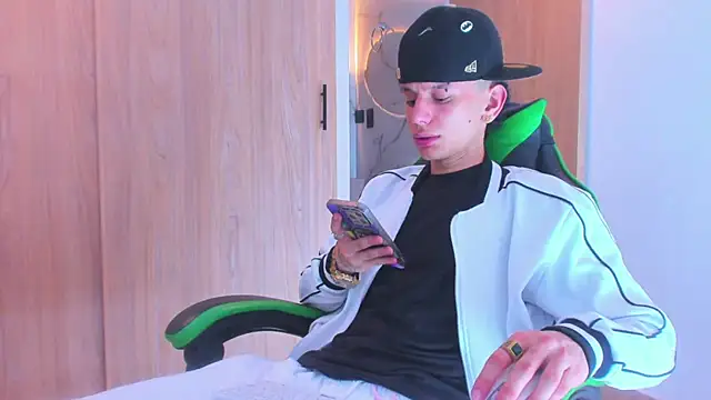 Skinny batman online show from 8, 10, 2025