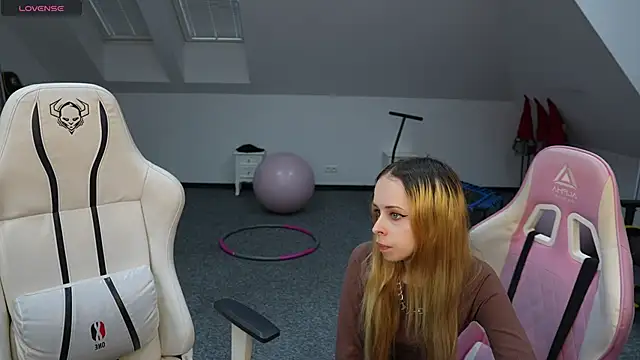 Snapshot of Luchi_Sun chatting on 11, 11, 2025 Luchi Sun online show from 11, 11, 2025