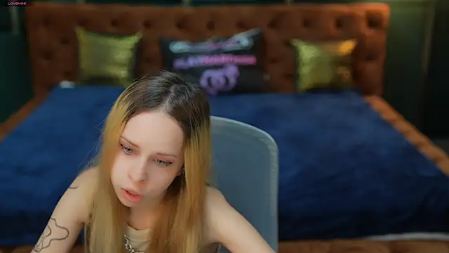 Snapshot of Luchi_Sun chatting on 24, 11, 2025 Luchi Sun online show from 24, 11, 2025