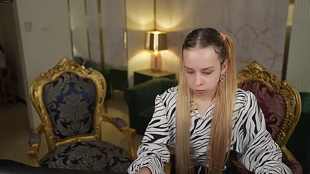 Snapshot of Luchi_Sun chatting on 5, 11, 2025 Luchi Sun online show from 5, 11, 2025