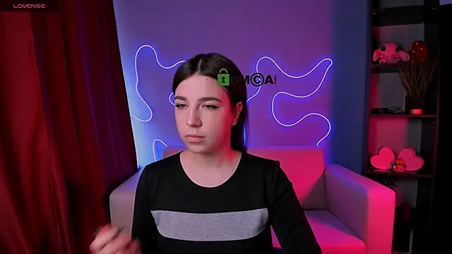 justcamila  online show from 6, 11, 2025