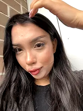 kiss Lissa online show from 4, 11, 2025