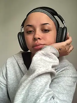 NaiaWhisper online show from 30, 9, 2025