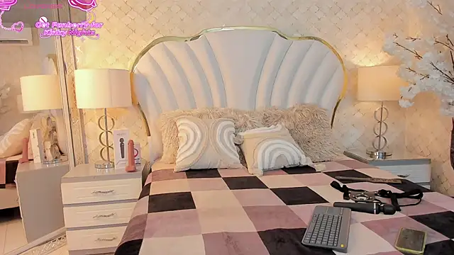 NaiaWhisper online show from 21, 12, 2025