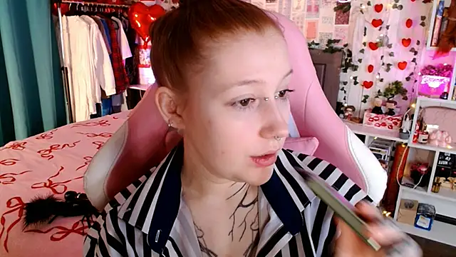 Ayla Hicks online show from 8, 3, 2026