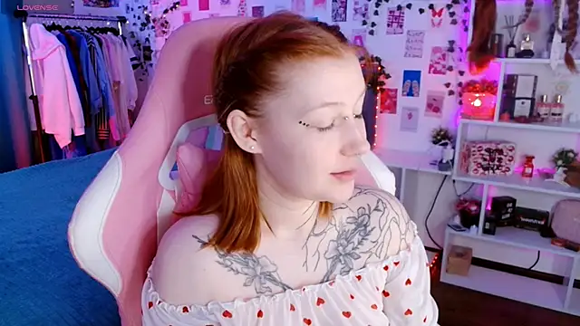 Ayla Hicks online show from 10, 11, 2025