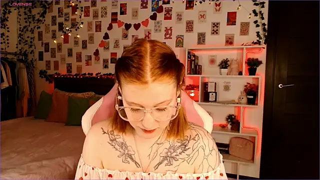 Ayla Hicks online show from 29, 9, 2025