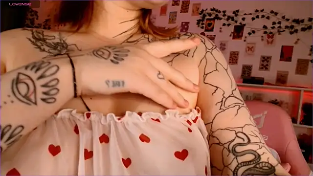 Ayla Hicks online show from 16, 10, 2025