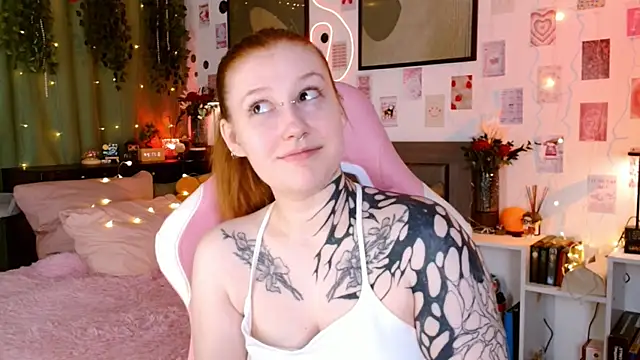 Snapshot of Ayla_Hicks chatting on 10, 7, 2026 Ayla Hicks online show from 10, 7, 2026
