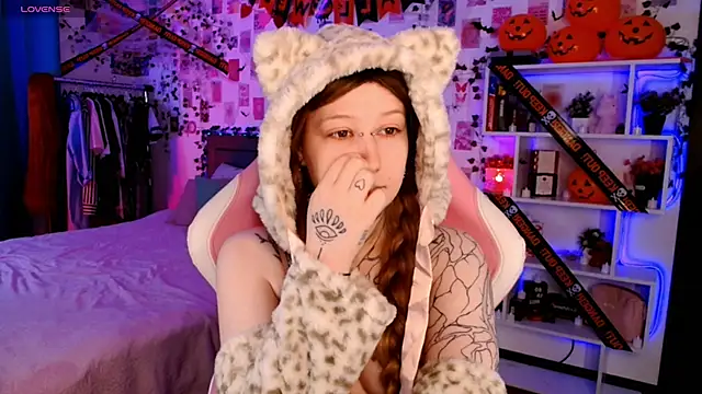 Ayla Hicks online show from 25, 10, 2025