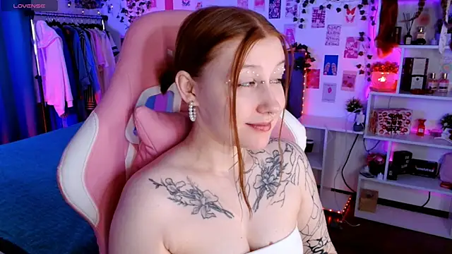 Ayla Hicks online show from 11, 11, 2025