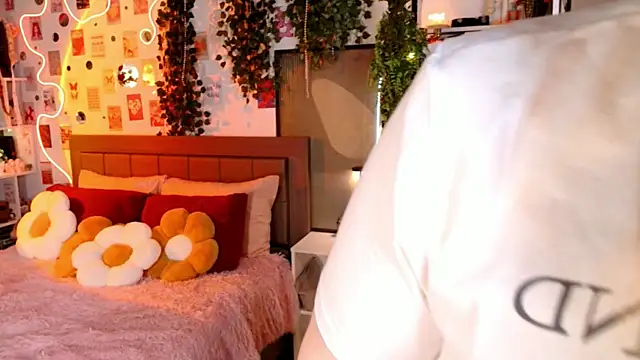 Ayla Hicks online show from 6, 5, 2026