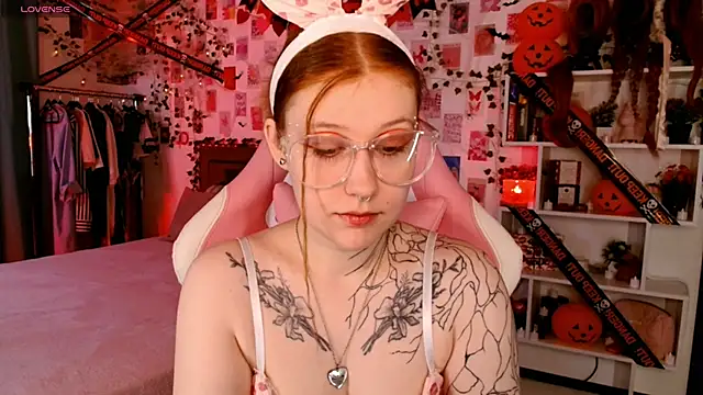 Ayla Hicks online show from 2, 11, 2025