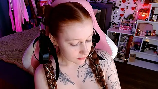 Ayla Hicks online show from 3, 2, 2026