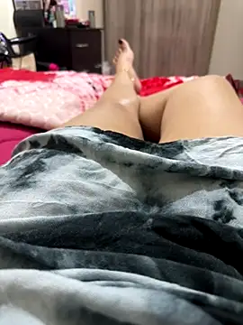 Snapshot of Laila-sexi chatting on 1, 11, 2025 Laila-sexi online show from 1, 11, 2025