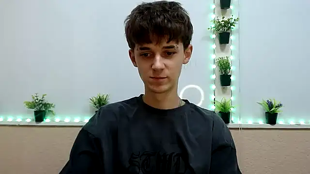 Hoot Dude  online show from 8, 11, 2025