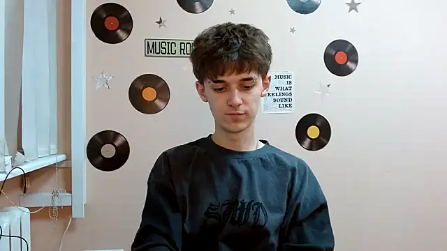 Hoot Dude  online show from 7, 11, 2025