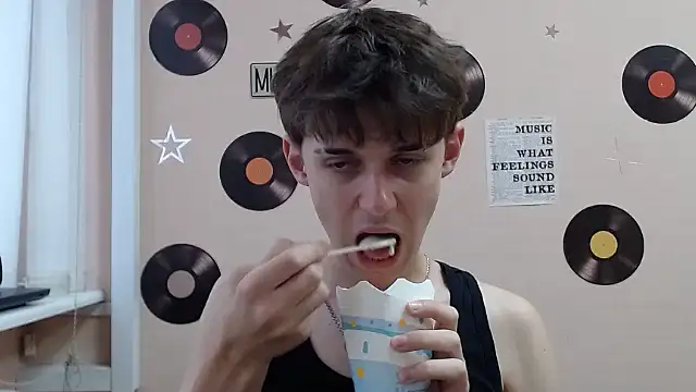 Hoot Dude  online show from 9, 10, 2025