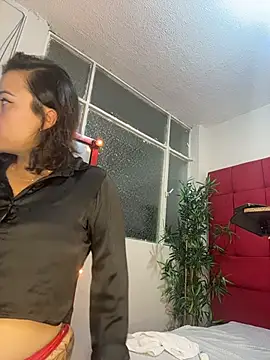 Snapshot of liz_and_thiago chatting on 3, 10, 2025 liz and thiago online show from 3, 10, 2025