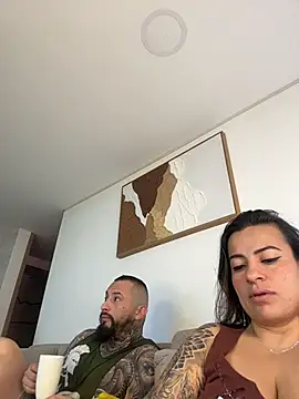 Snapshot of liz_and_thiago chatting on 9, 10, 2025 liz and thiago online show from 9, 10, 2025