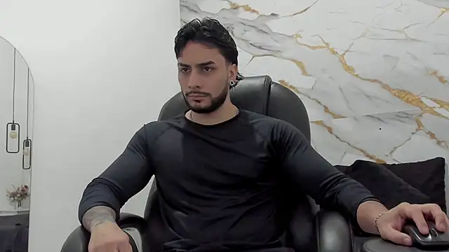 Snapshot of Miike_Stone1 chatting on 14, 11, 2025 Miike Stone1 online show from 14, 11, 2025