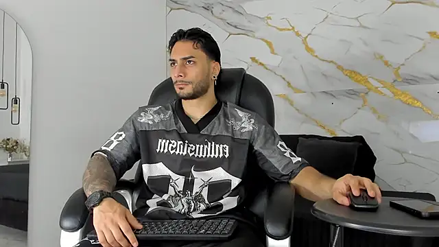 Snapshot of Miike_Stone1 chatting on 15, 10, 2025 Miike Stone1 online show from 15, 10, 2025