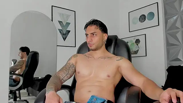 Snapshot of Miike_Stone1 chatting on 22, 10, 2025 Miike Stone1 online show from 22, 10, 2025