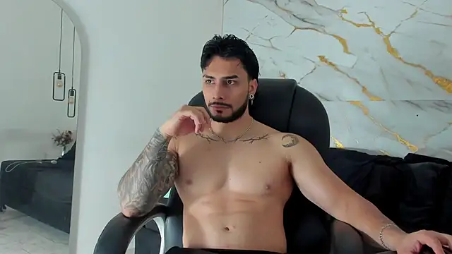 Snapshot of Miike_Stone1 chatting on 18, 11, 2025 Miike Stone1 online show from 18, 11, 2025