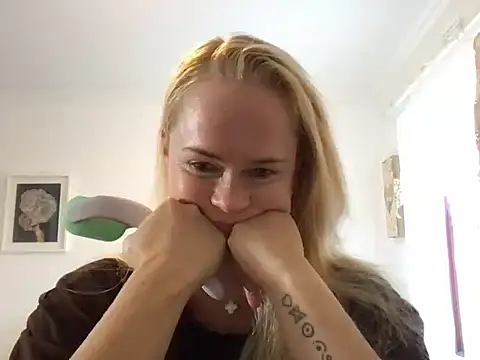 Snapshot of Sweet-TessaXX chatting on 17, 2, 2026 Sweet-TessaXX online show from 17, 2, 2026