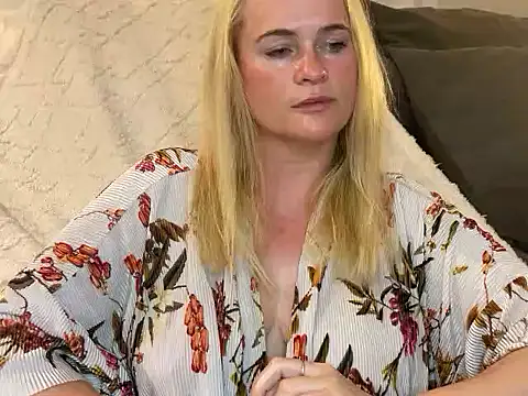 Snapshot of Sweet-TessaXX chatting on 27, 10, 2025 Sweet-TessaXX online show from 27, 10, 2025