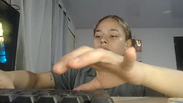 LittleCheerry69 online show from 1, 4, 2026