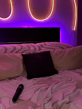 Mila-Jasmin online show from 21, 10, 2025