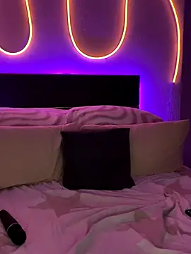 Mila-Jasmin online show from 17, 10, 2025