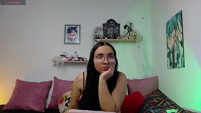 LucyDerby online show from 28, 10, 2025