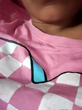 Snapshot of Queen-Bee143 chatting on 19, 2, 2026 Queen-Bee143 online show from 19, 2, 2026