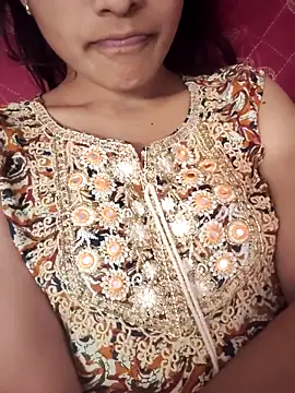 Snapshot of Queen-Bee143 chatting on 17, 2, 2026 Queen-Bee143 online show from 17, 2, 2026