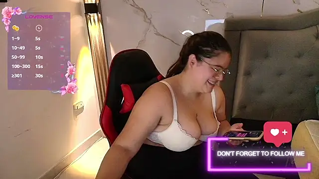 Snapshot of Nina_Rouge7 chatting on 6, 11, 2025 Nina Rouge7 online show from 6, 11, 2025