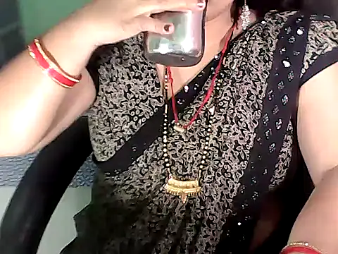 BABITA KUMARII online show from 25, 10, 2025