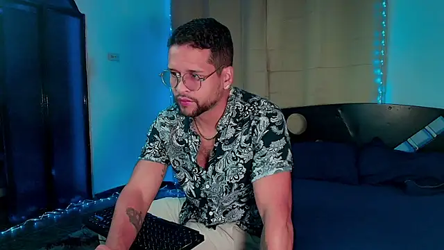 LucasGaeel online show from 8, 10, 2025