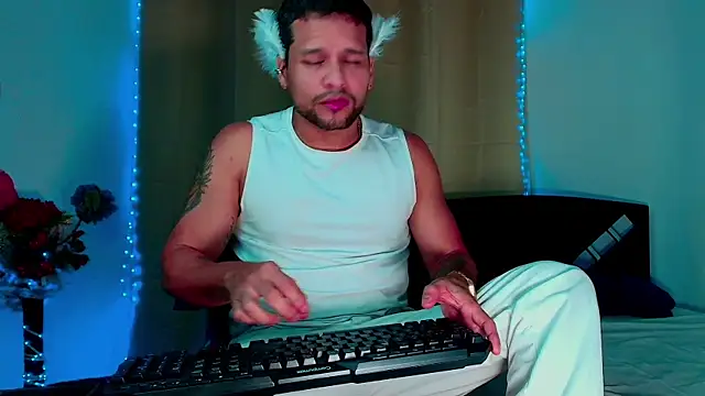 LucasGaeel online show from 11, 11, 2025