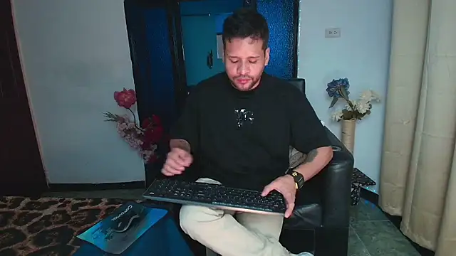 Snapshot of LucasGaeel chatting on 6, 6, 2026 LucasGaeel online show from 6, 6, 2026