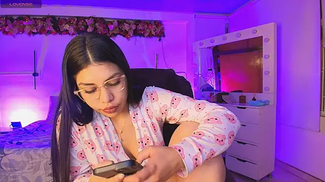 kloe28 online show from 23, 12, 2025