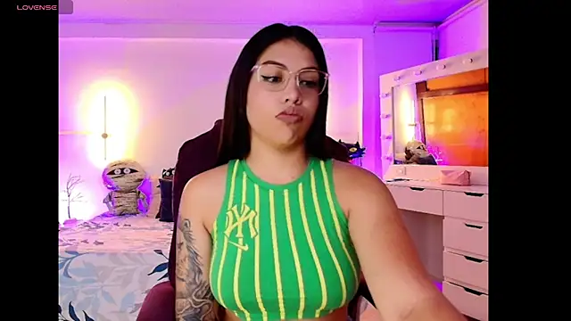 kloe28 online show from 4, 11, 2025